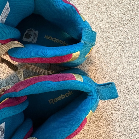 Reebok Youth Sz 6 Burgundy and Gold Sneakers EUC - Picture 6 of 8